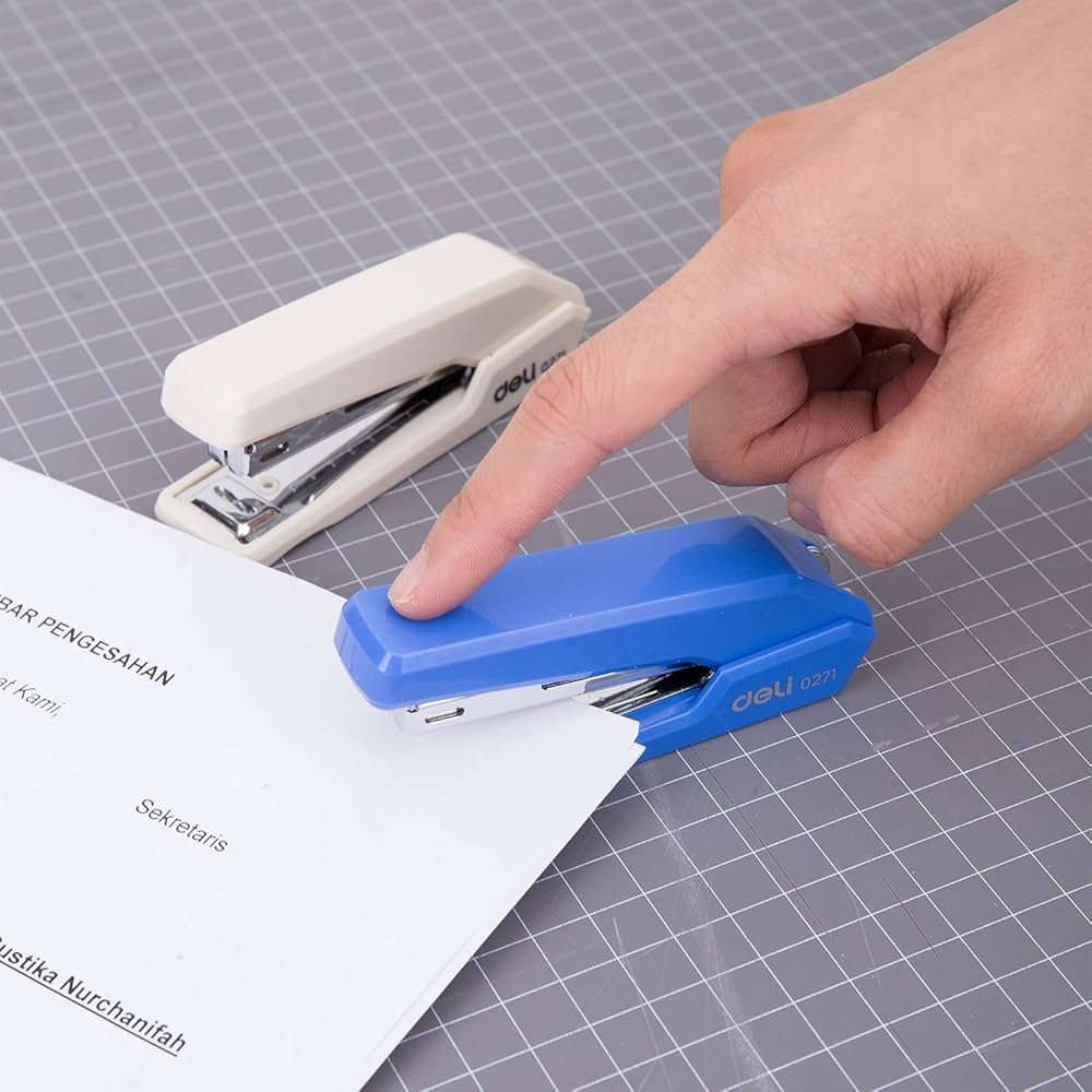 ديلي خرازة مكتبية - قياس #10 - سعة 15 ورقة - بدن أبيض وأسود E0272